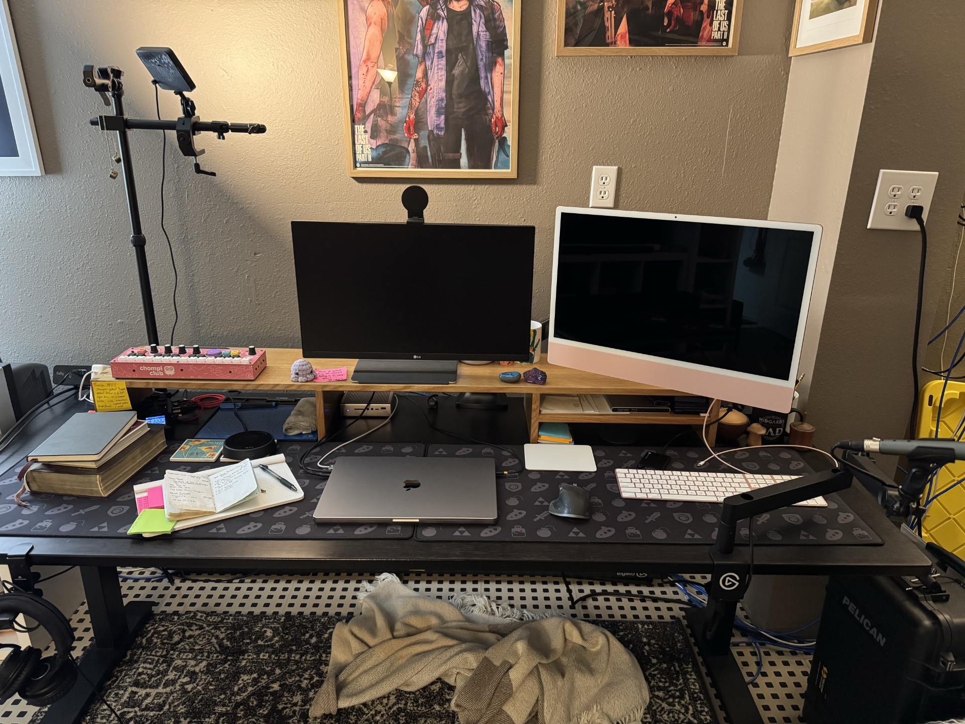 250801_MacBook Desk